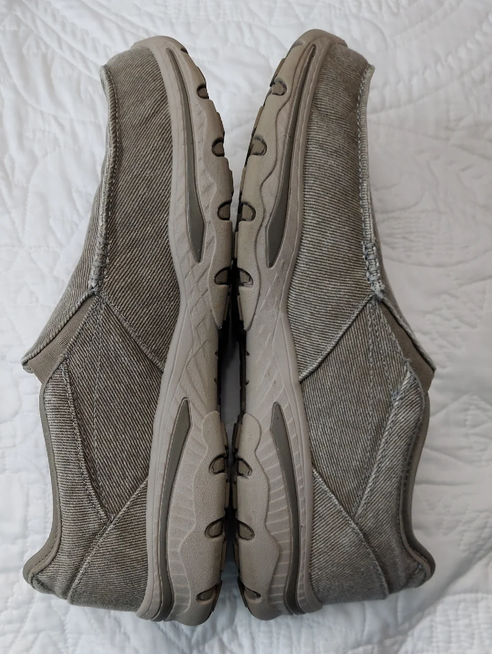 Skechers Men's Slip-On Canvas Loafers in Taupe, Relaxed Fit, Size 10, Like New - Picture 8 of 12